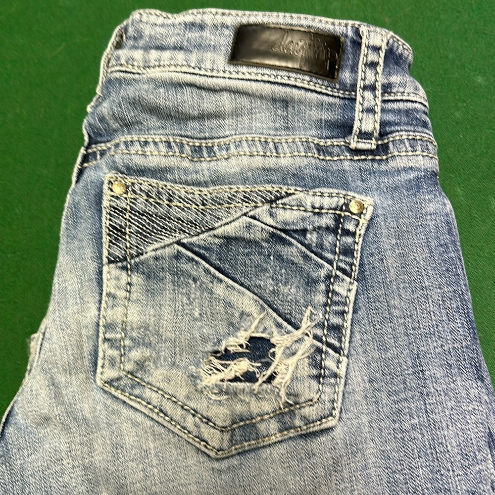 Day trip Virgo boot, cut jeans